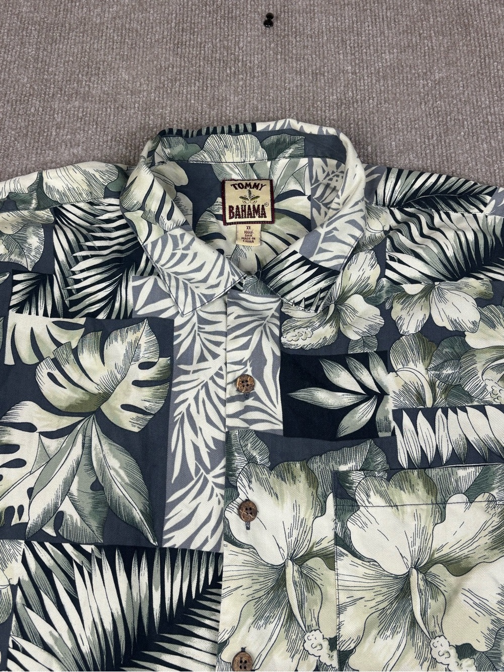 Tommy Bahama Floral Hawaiian Shirt Men’s XL 100% Silk Camp Aloha Multicolor